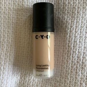 CYO Lifeproof foundation 102